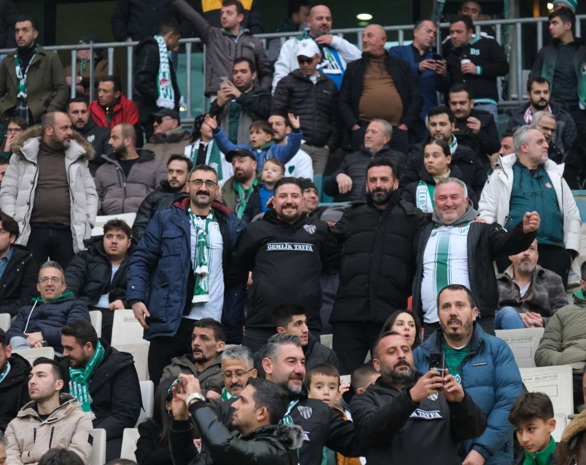 (FOTO GALERİ)Bursaspor-Aliağa FK maçından taraftar fotoğrafları