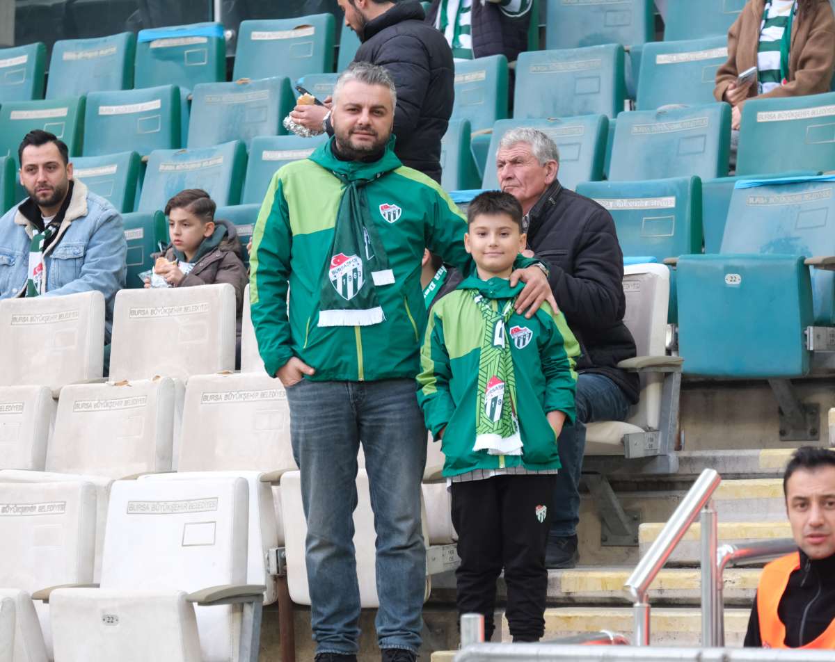 (FOTO GALERİ)Bursaspor-Aliağa FK maçından taraftar fotoğrafları