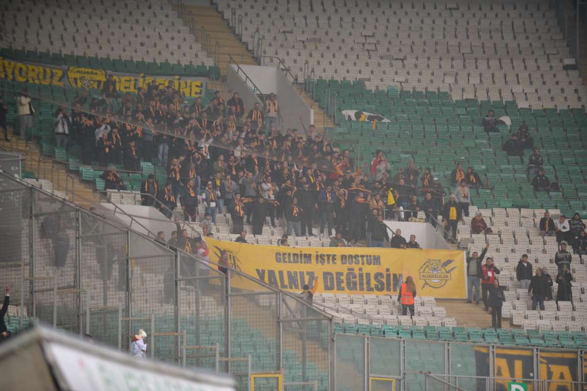 (FOTO GALERİ)Bursaspor-Aliağa FK maçından taraftar fotoğrafları