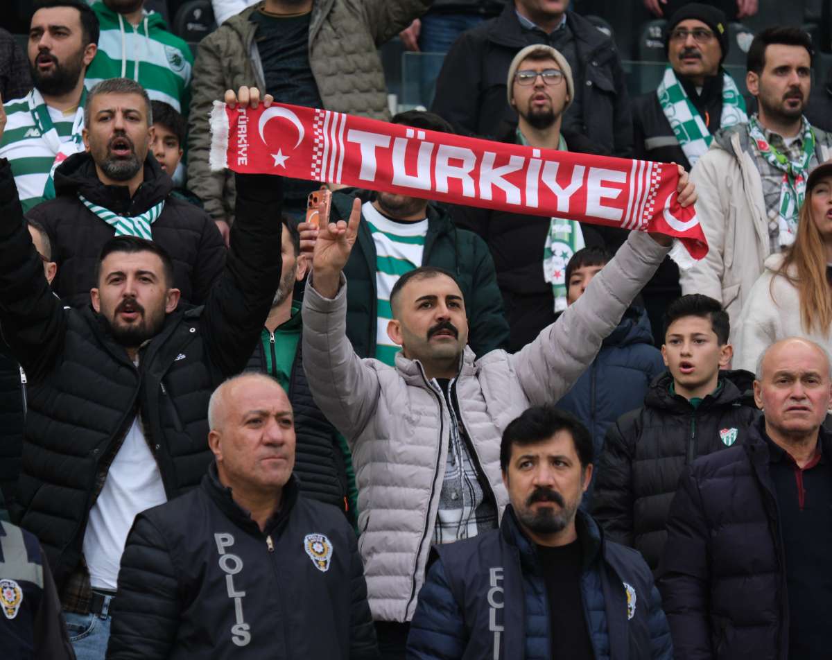 (FOTO GALERİ)Bursaspor-Aliağa FK maçından taraftar fotoğrafları