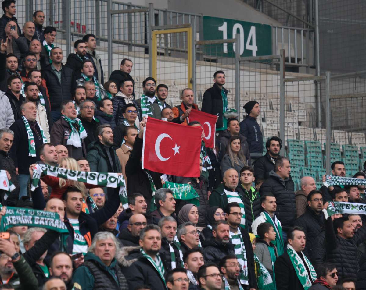 (FOTO GALERİ)Bursaspor-Aliağa FK maçından taraftar fotoğrafları