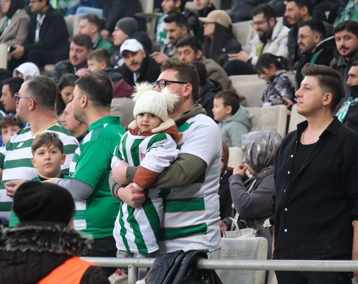 (FOTO GALERİ)Bursaspor-Aliağa FK maçından taraftar fotoğrafları