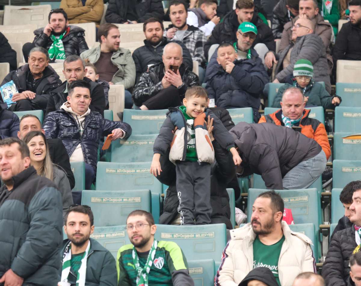 (FOTO GALERİ)Bursaspor-Aliağa FK maçından taraftar fotoğrafları