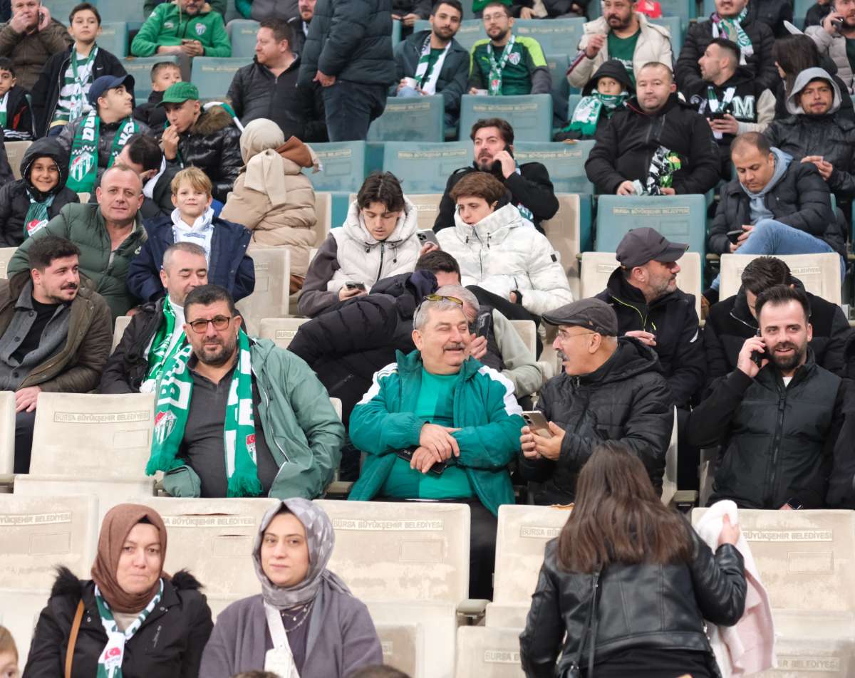 (FOTO GALERİ)Bursaspor-Aliağa FK maçından taraftar fotoğrafları