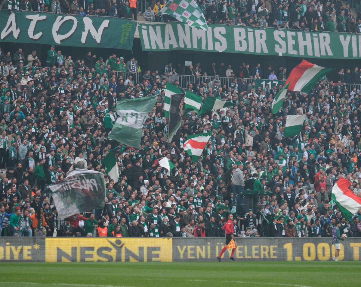 (FOTO GALERİ)Bursaspor-Aliağa FK maçından taraftar fotoğrafları