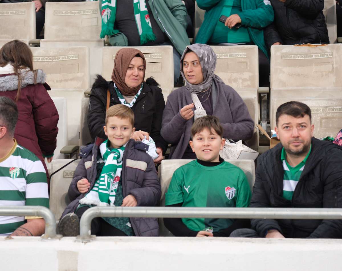 (FOTO GALERİ)Bursaspor-Aliağa FK maçından taraftar fotoğrafları