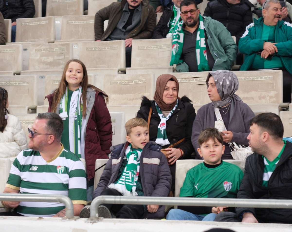 (FOTO GALERİ)Bursaspor-Aliağa FK maçından taraftar fotoğrafları
