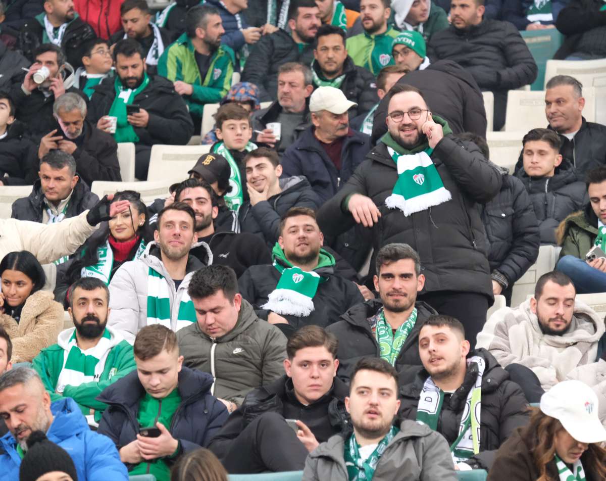 (FOTO GALERİ)Bursaspor-Aliağa FK maçından taraftar fotoğrafları