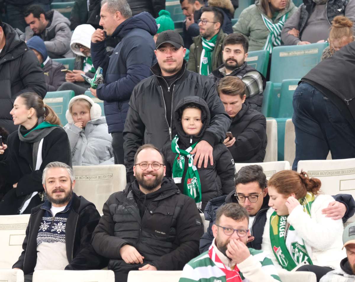 (FOTO GALERİ)Bursaspor-Aliağa FK maçından taraftar fotoğrafları