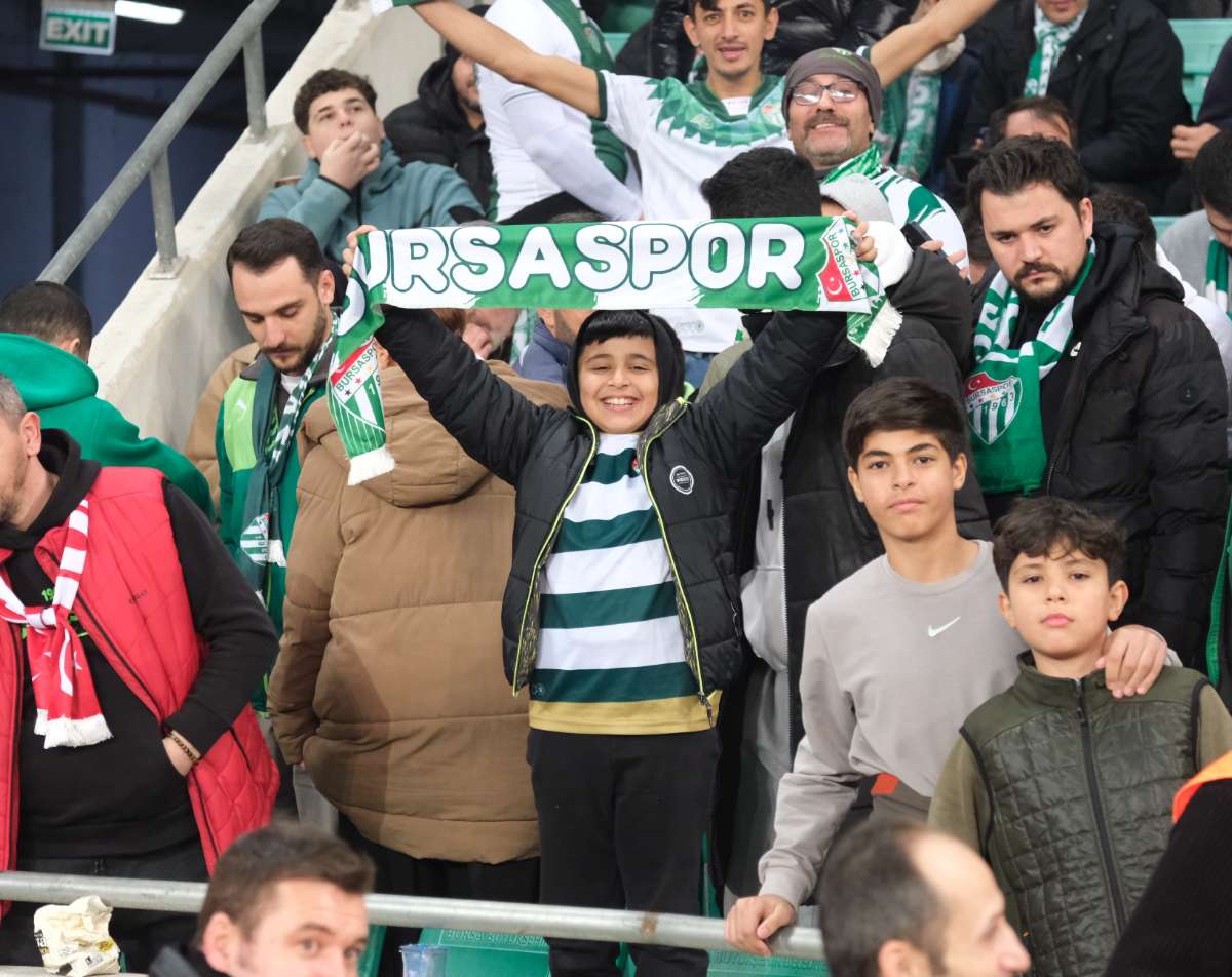 (FOTO GALERİ)Bursaspor-Aliağa FK maçından taraftar fotoğrafları