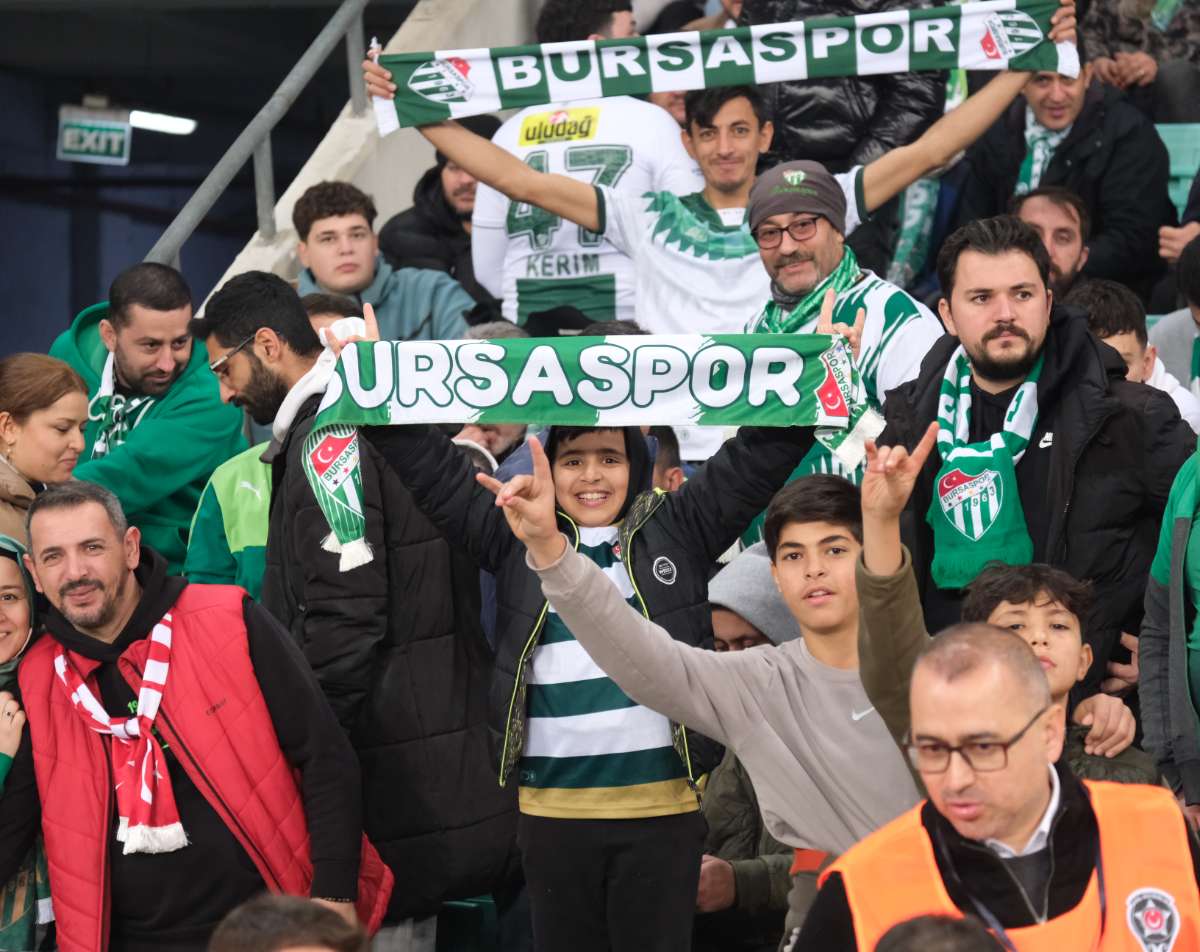 (FOTO GALERİ)Bursaspor-Aliağa FK maçından taraftar fotoğrafları