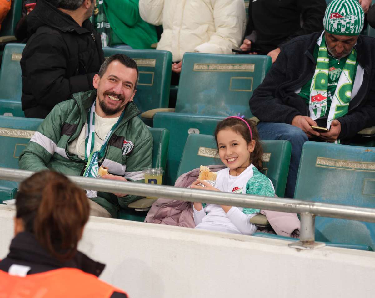 (FOTO GALERİ)Bursaspor-Aliağa FK maçından taraftar fotoğrafları