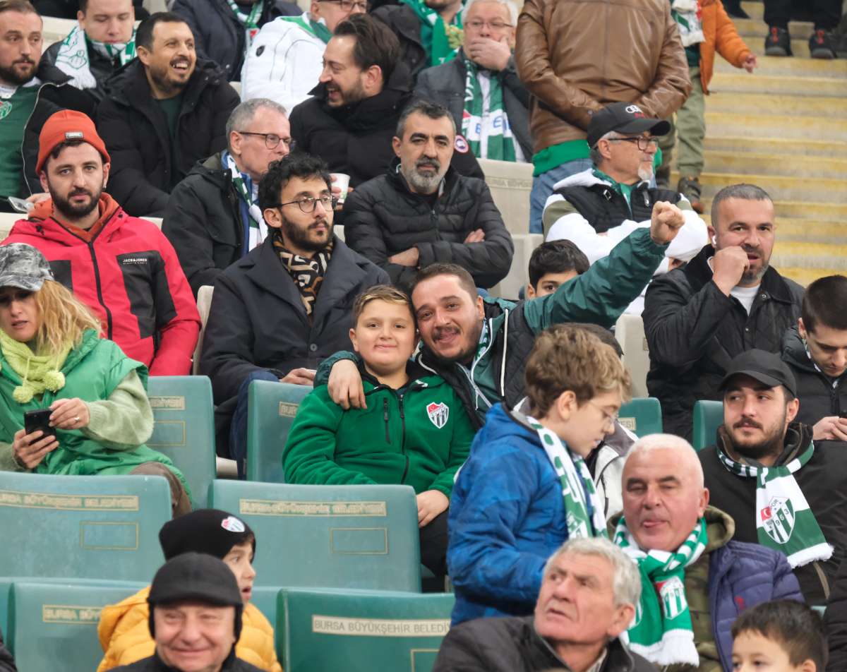 (FOTO GALERİ)Bursaspor-Aliağa FK maçından taraftar fotoğrafları