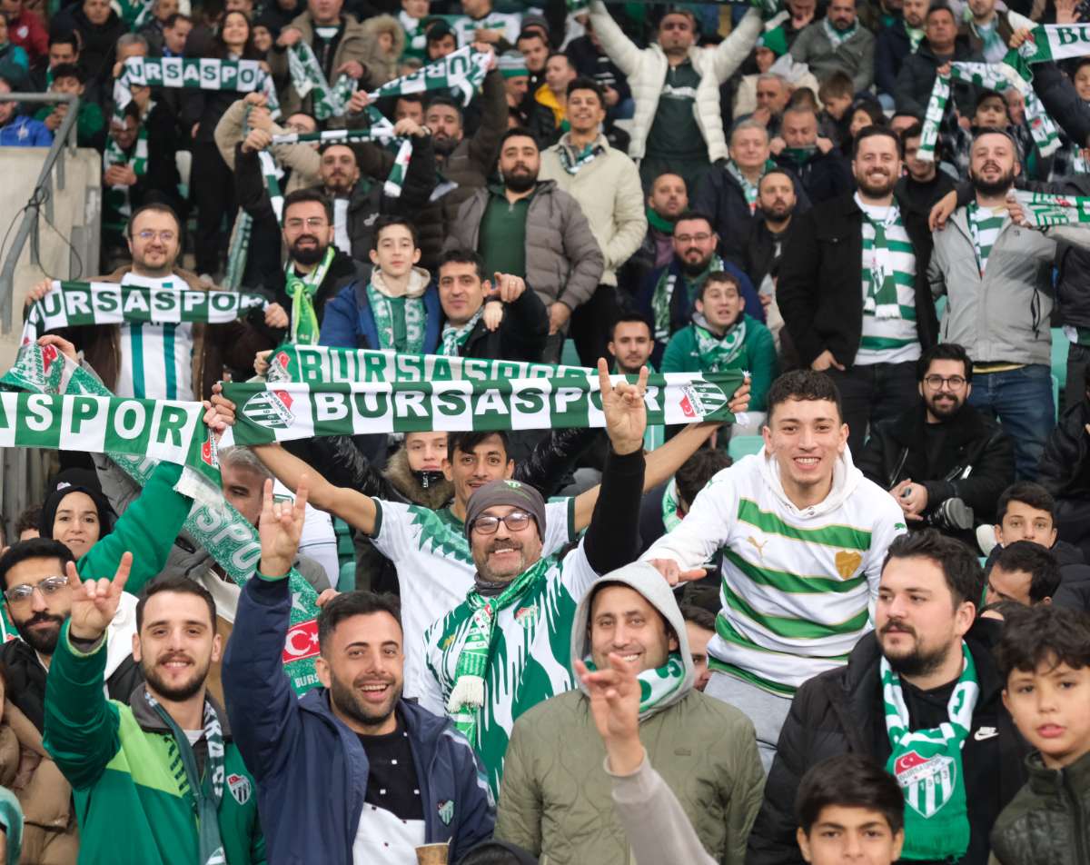 (FOTO GALERİ)Bursaspor-Aliağa FK maçından taraftar fotoğrafları