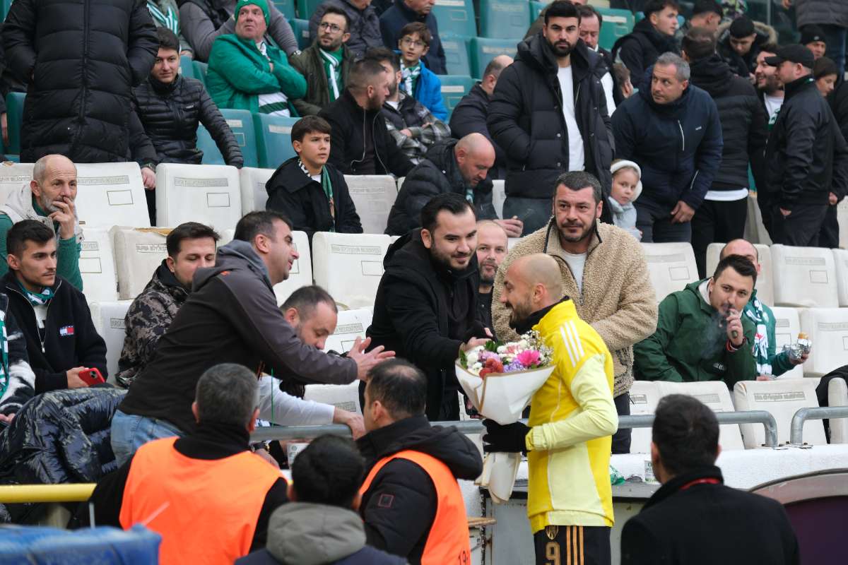 (FOTO GALERİ)Bursaspor-Aliağa FK maçından taraftar fotoğrafları