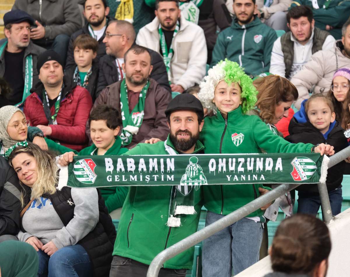 (FOTO GALERİ)Bursaspor-Aliağa FK maçından taraftar fotoğrafları