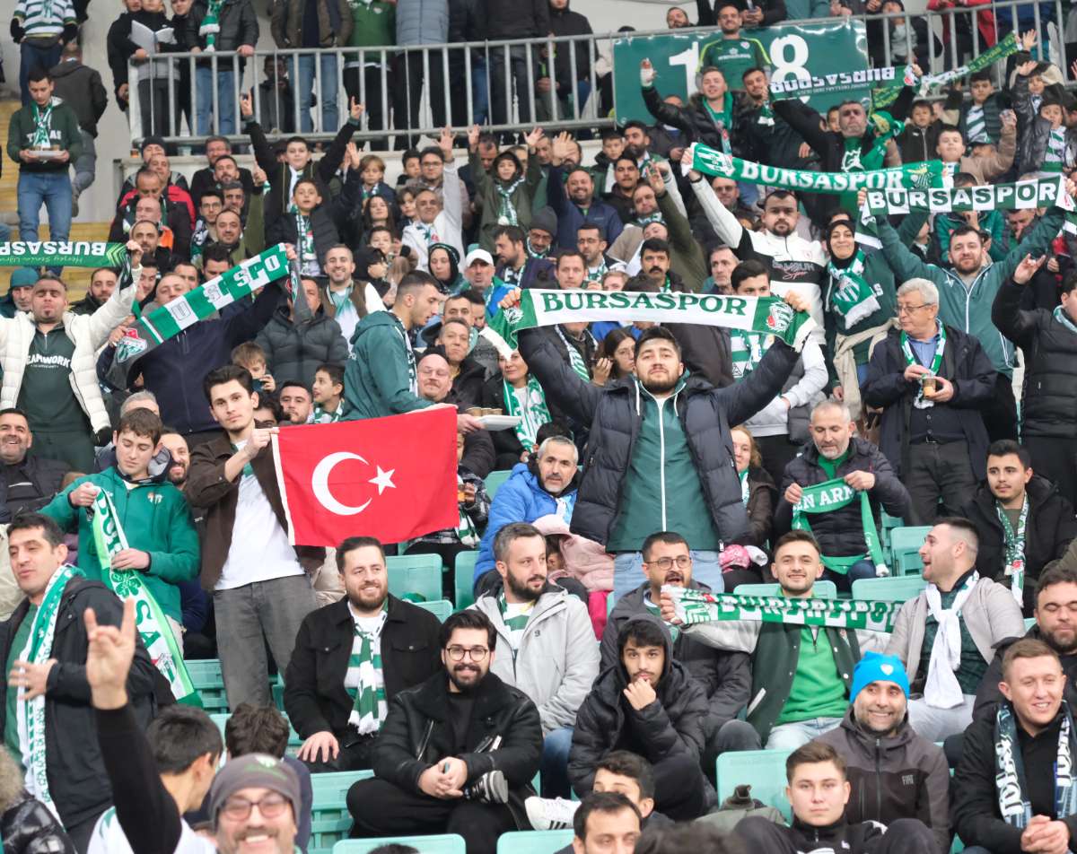 (FOTO GALERİ)Bursaspor-Aliağa FK maçından taraftar fotoğrafları