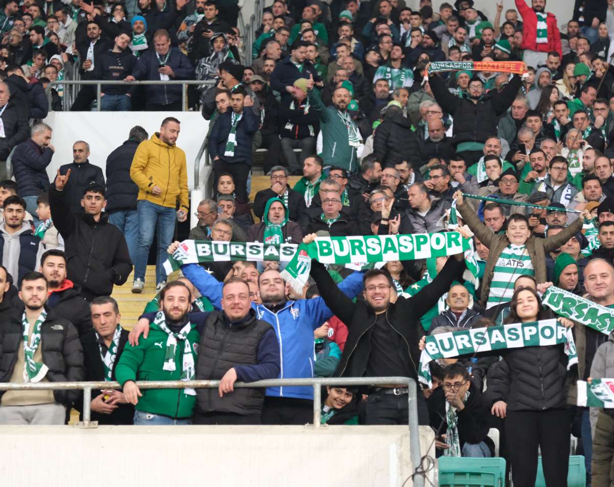 (FOTO GALERİ)Bursaspor-Aliağa FK maçından taraftar fotoğrafları