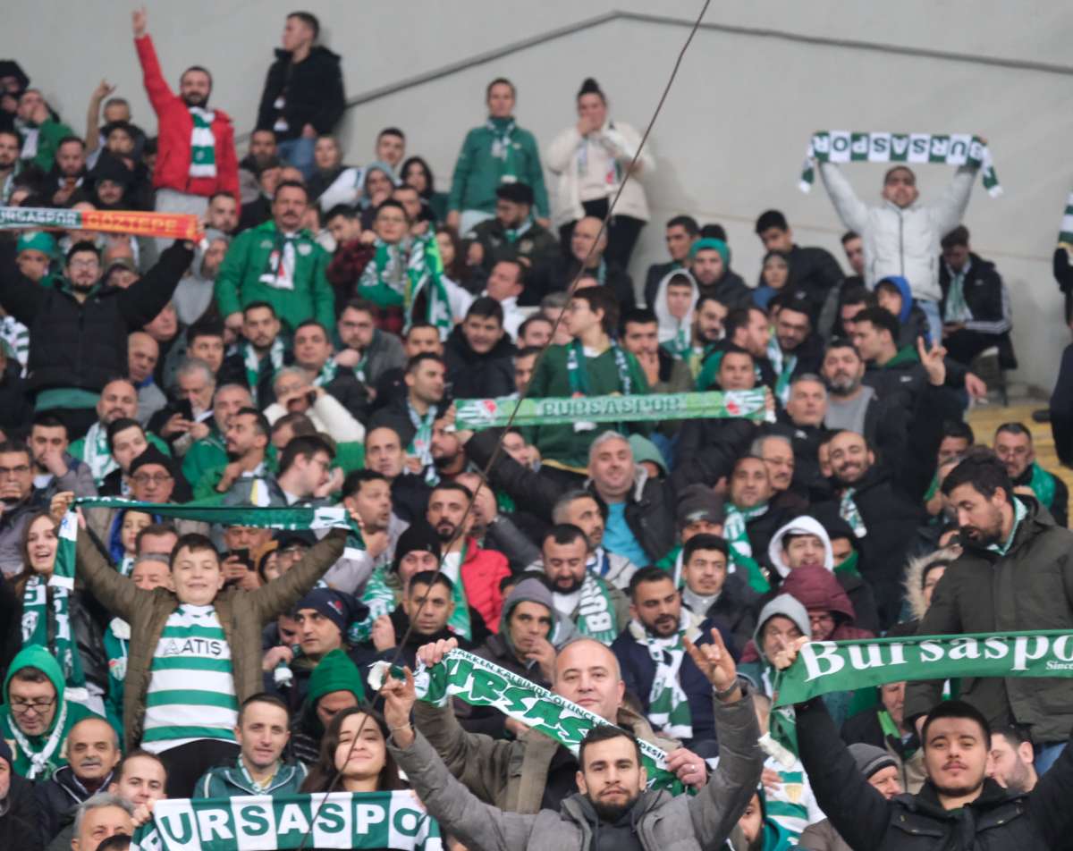 (FOTO GALERİ)Bursaspor-Aliağa FK maçından taraftar fotoğrafları