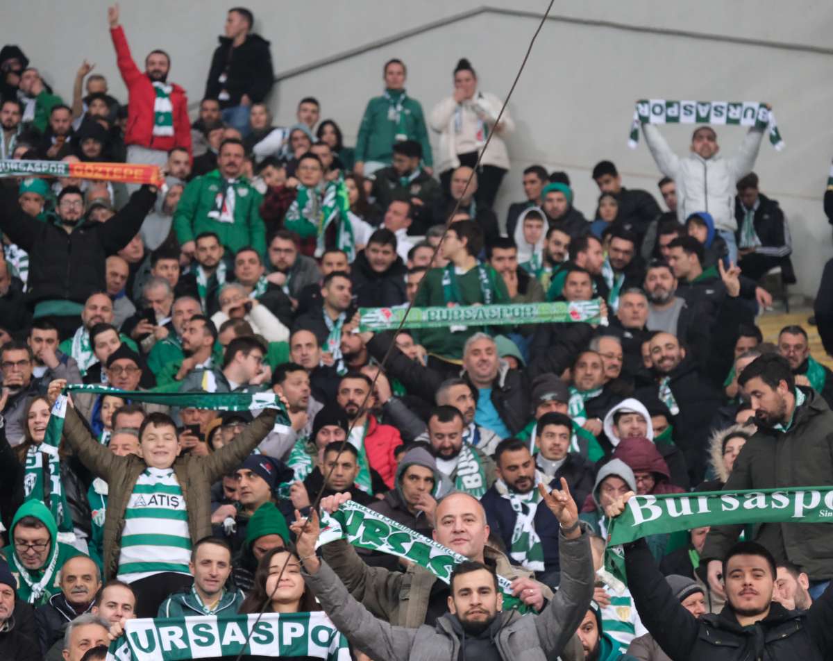 (FOTO GALERİ)Bursaspor-Aliağa FK maçından taraftar fotoğrafları