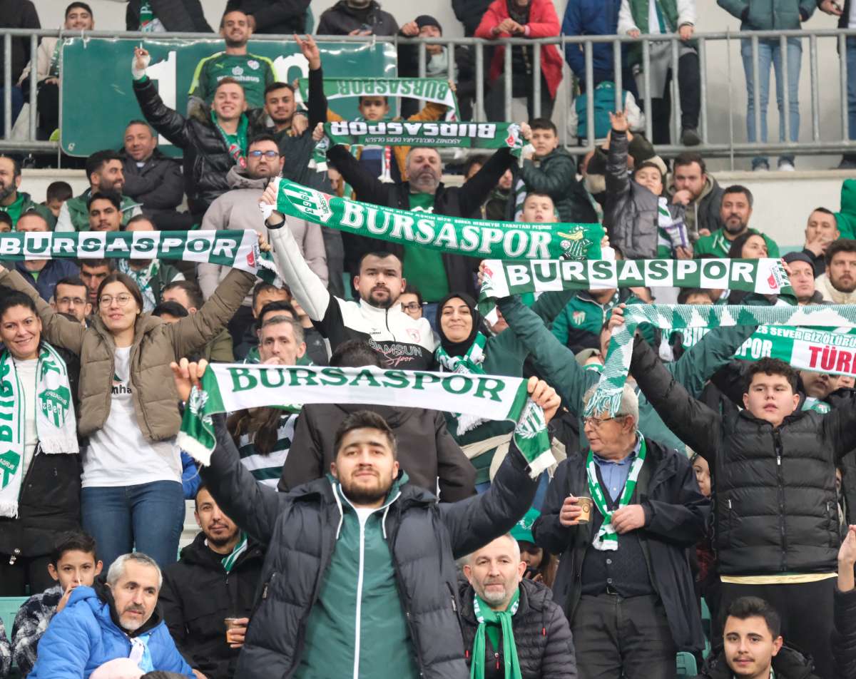 (FOTO GALERİ)Bursaspor-Aliağa FK maçından taraftar fotoğrafları