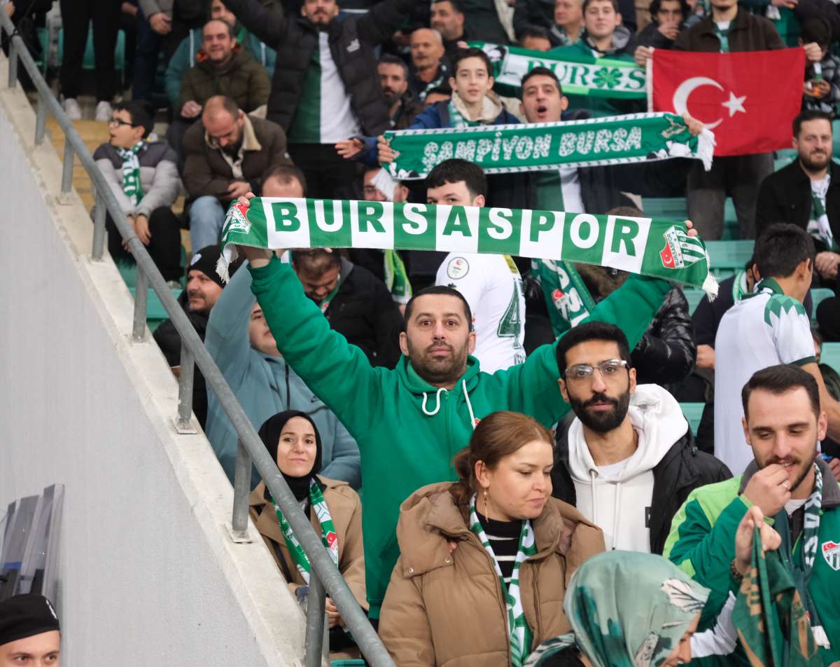 (FOTO GALERİ)Bursaspor-Aliağa FK maçından taraftar fotoğrafları