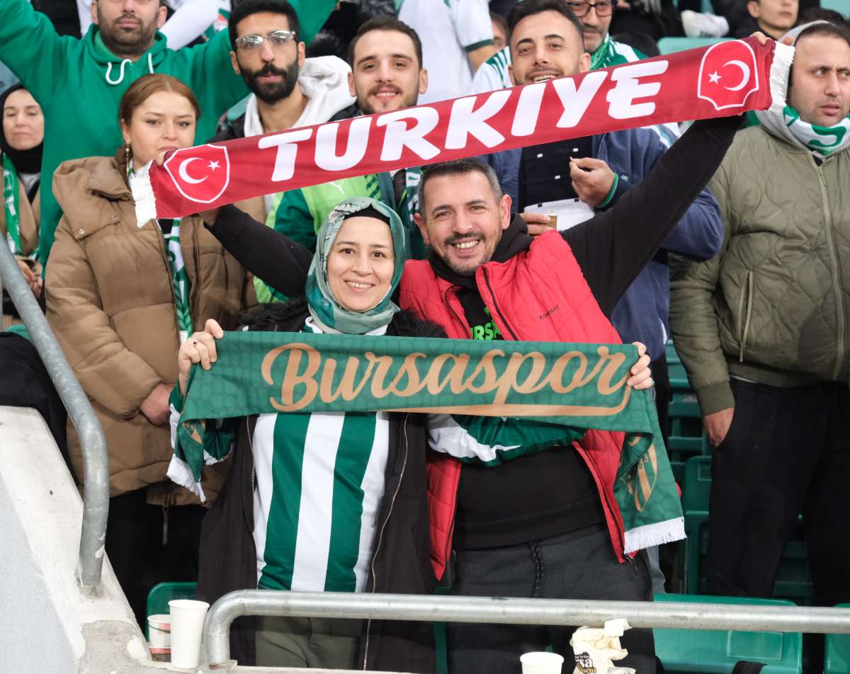 (FOTO GALERİ)Bursaspor-Aliağa FK maçından taraftar fotoğrafları