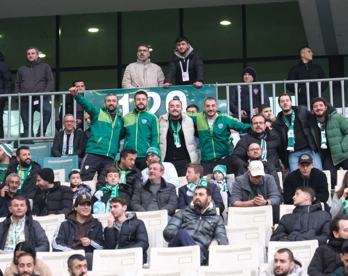(FOTO GALERİ)Bursaspor-Aliağa FK maçından taraftar fotoğrafları