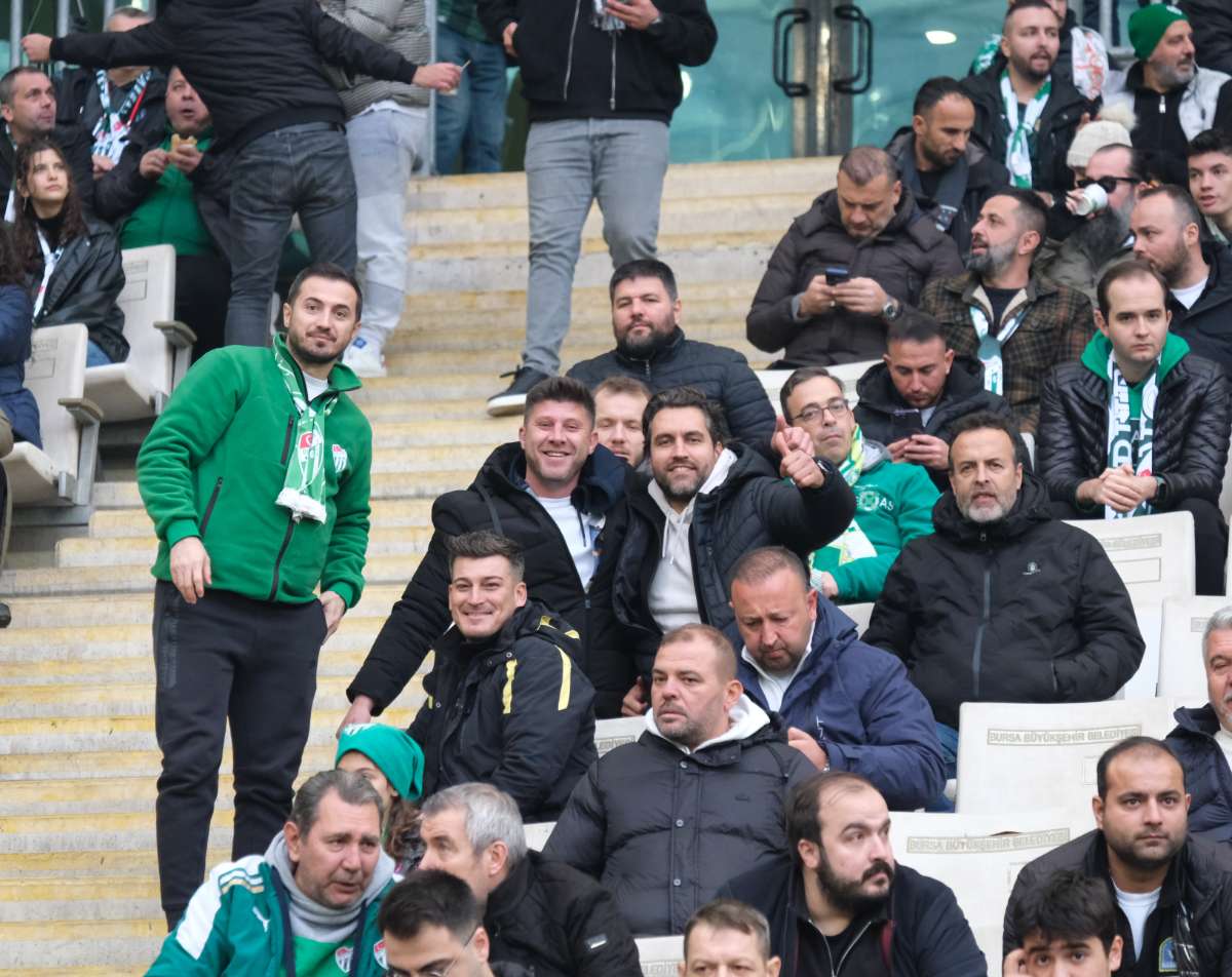 (FOTO GALERİ)Bursaspor-Aliağa FK maçından taraftar fotoğrafları