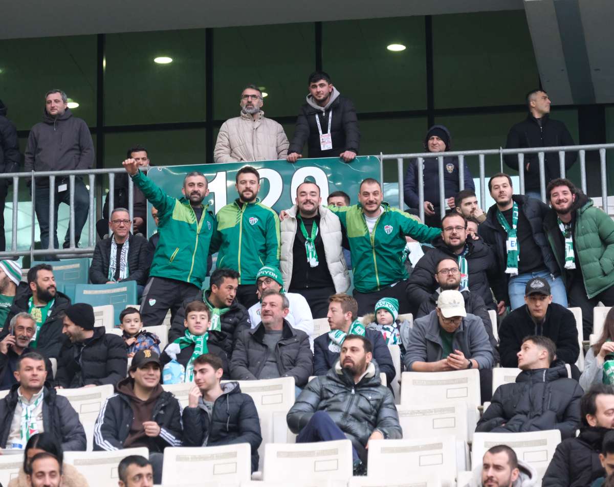 (FOTO GALERİ)Bursaspor-Aliağa FK maçından taraftar fotoğrafları