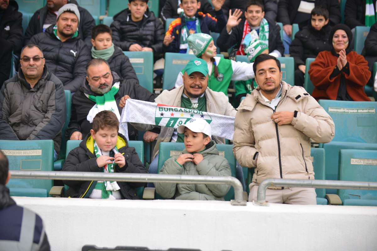 (FOTO GALERİ)Bursaspor-Aliağa FK maçından taraftar fotoğrafları