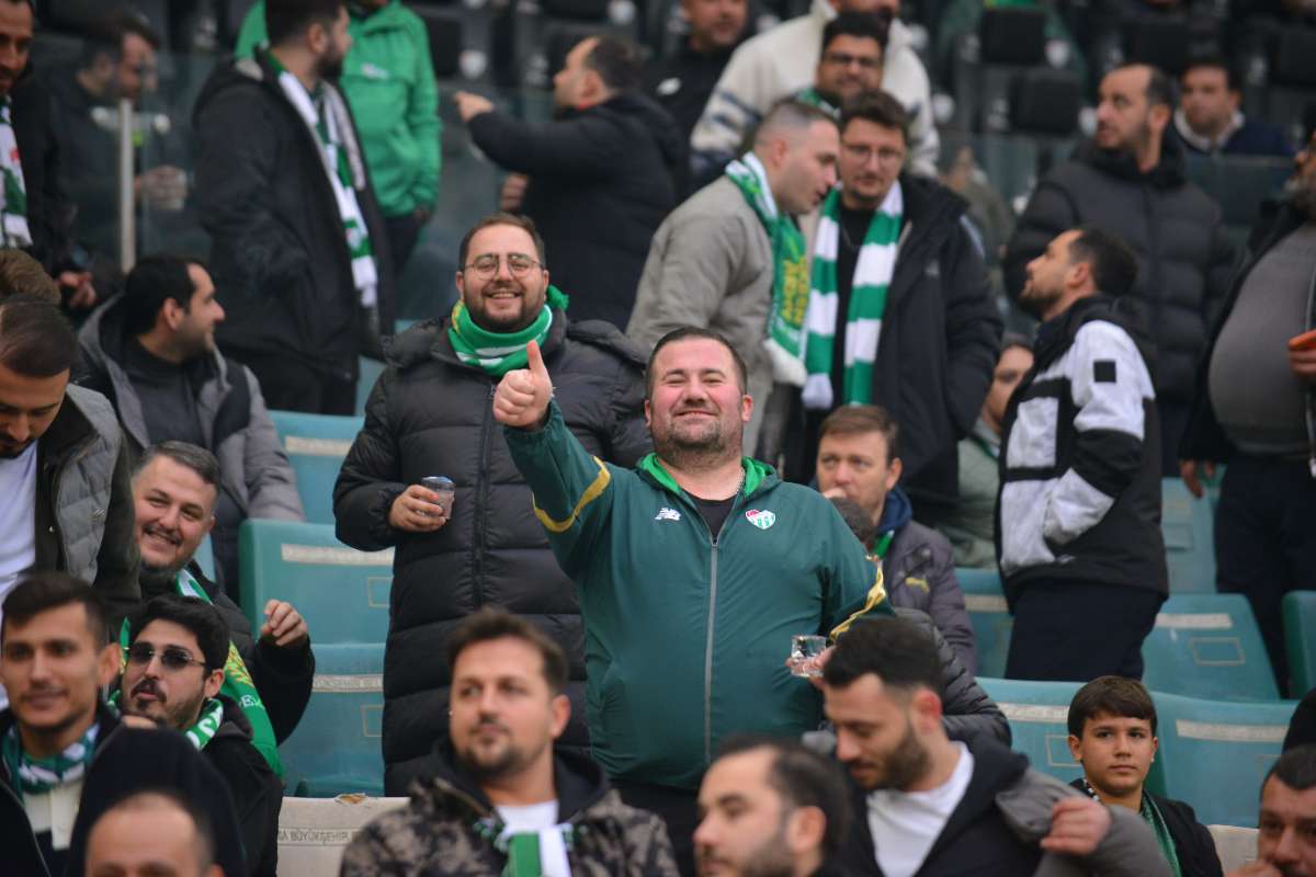 (FOTO GALERİ)Bursaspor-Aliağa FK maçından taraftar fotoğrafları