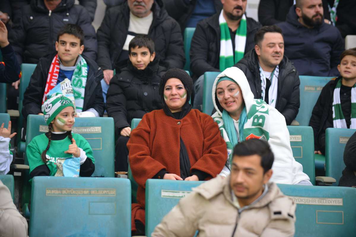 (FOTO GALERİ)Bursaspor-Aliağa FK maçından taraftar fotoğrafları