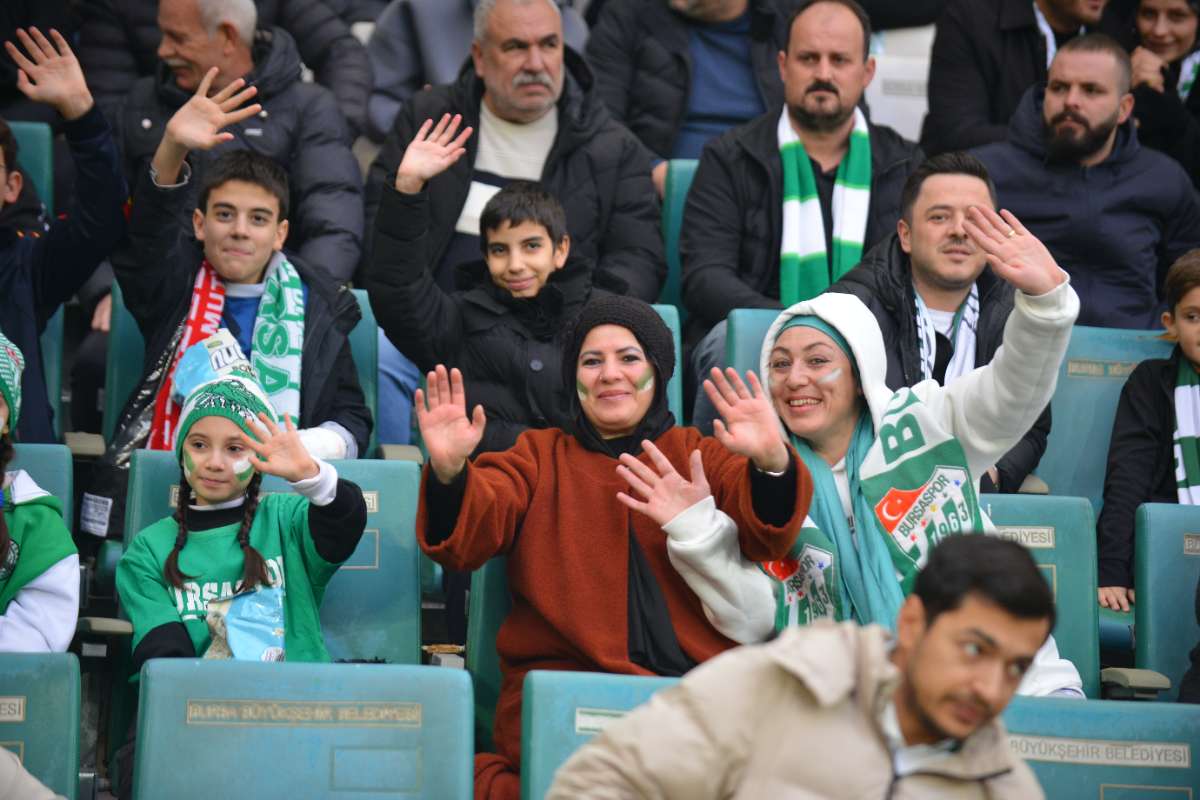 (FOTO GALERİ)Bursaspor-Aliağa FK maçından taraftar fotoğrafları