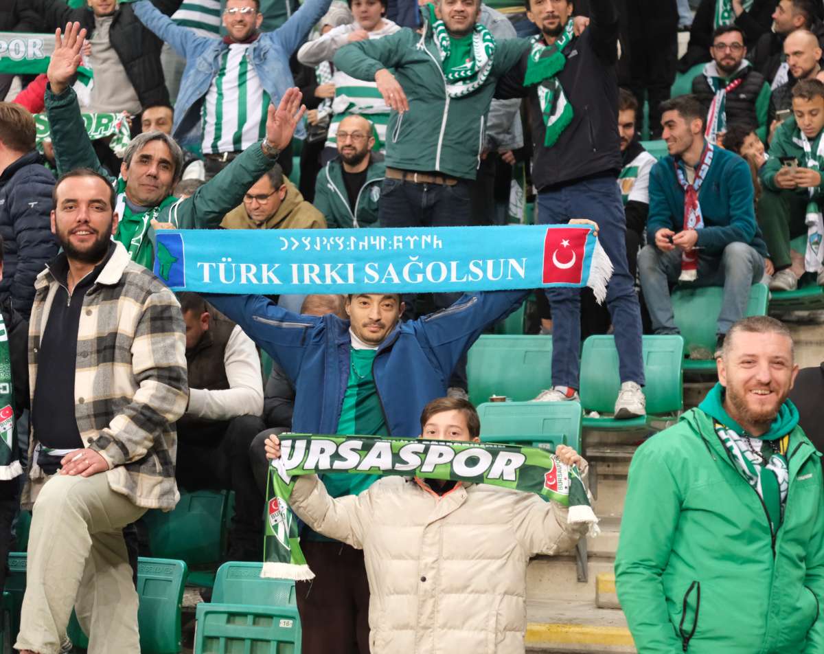 (FOTO GALERİ)Bursaspor-Aliağa FK maçından taraftar fotoğrafları