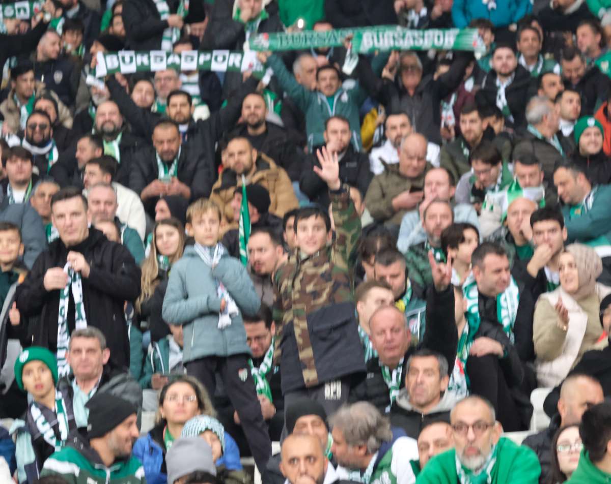 (FOTO GALERİ)Bursaspor-Aliağa FK maçından taraftar fotoğrafları