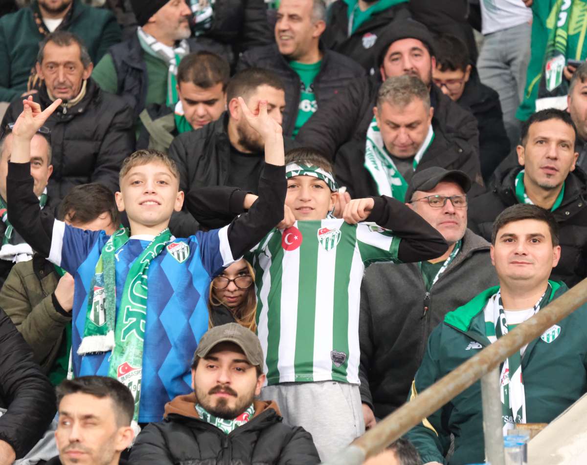 (FOTO GALERİ)Bursaspor-Aliağa FK maçından taraftar fotoğrafları