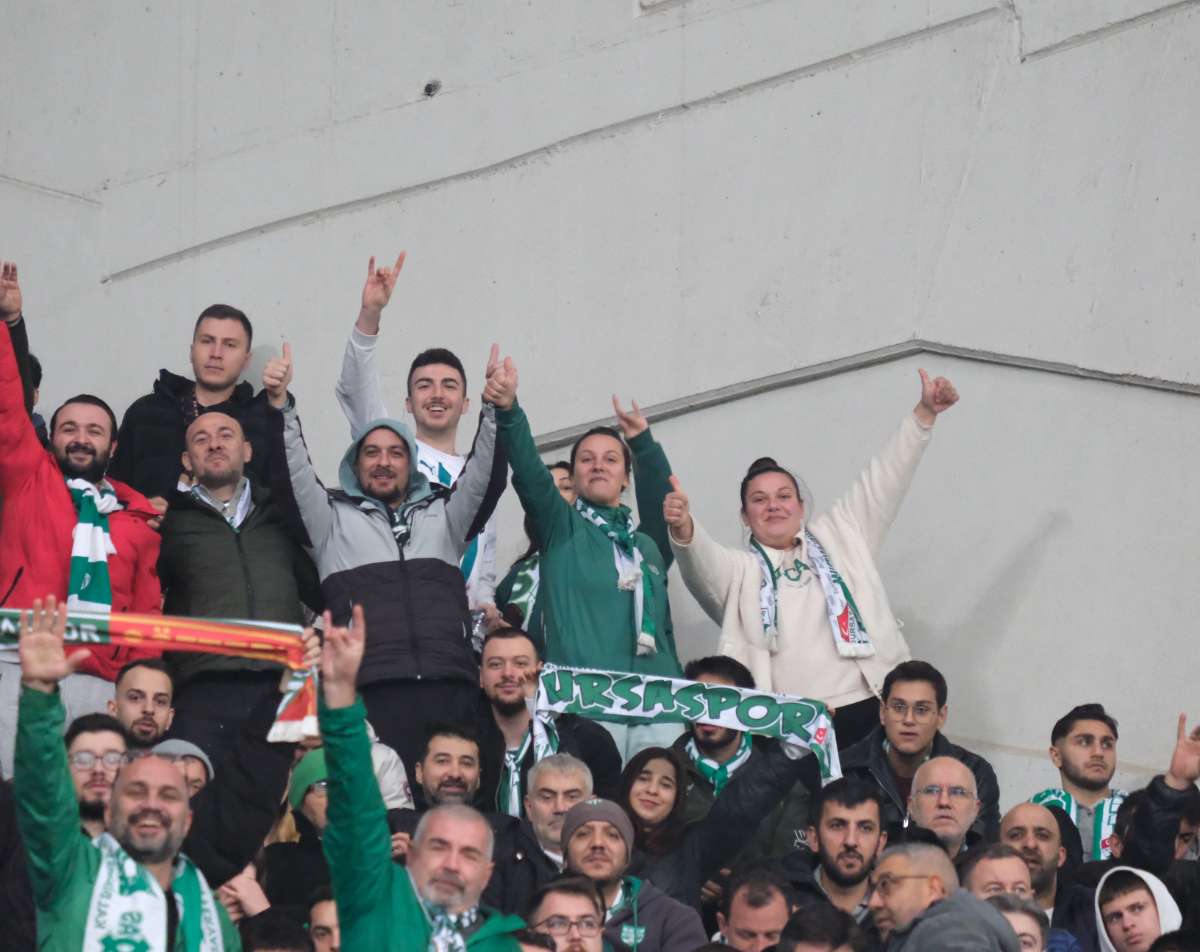 (FOTO GALERİ)Bursaspor-Aliağa FK maçından taraftar fotoğrafları