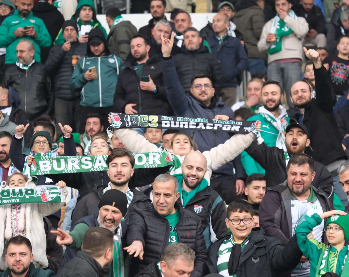 (FOTO GALERİ)Bursaspor-Aliağa FK maçından taraftar fotoğrafları