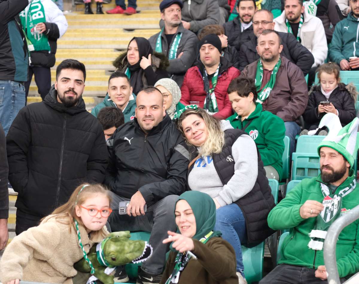 (FOTO GALERİ)Bursaspor-Aliağa FK maçından taraftar fotoğrafları