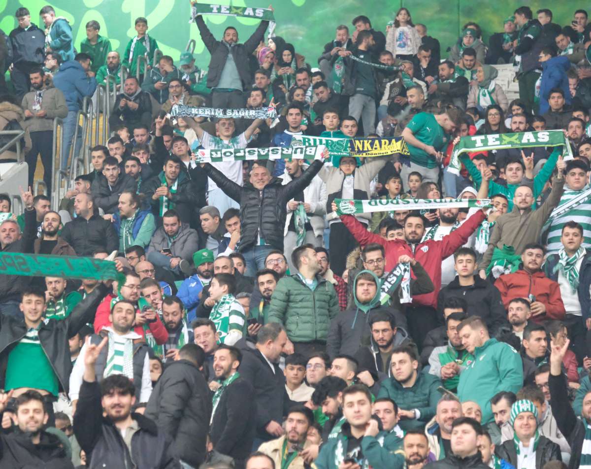 (FOTO GALERİ)Bursaspor-Aliağa FK maçından taraftar fotoğrafları