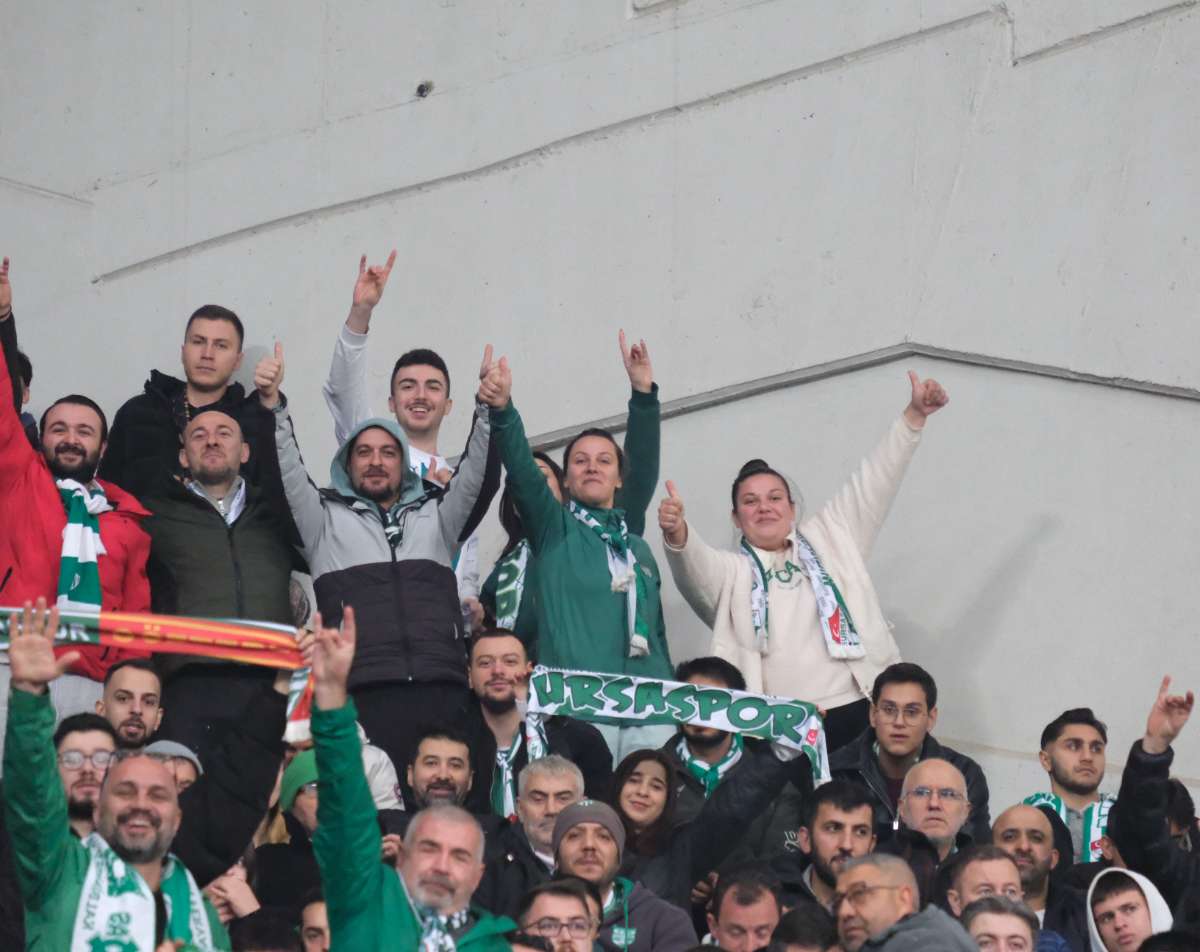 (FOTO GALERİ)Bursaspor-Aliağa FK maçından taraftar fotoğrafları