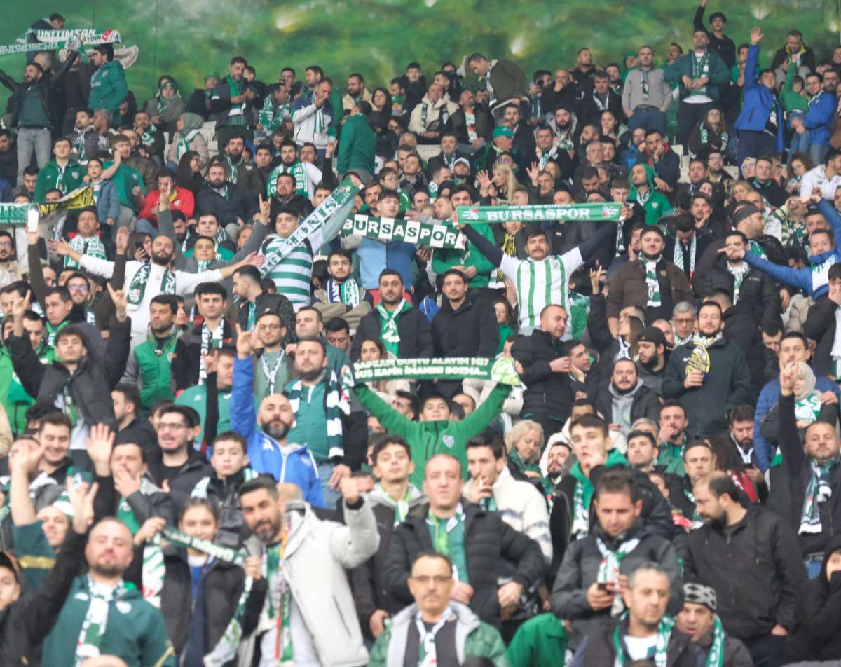 (FOTO GALERİ)Bursaspor-Aliağa FK maçından taraftar fotoğrafları