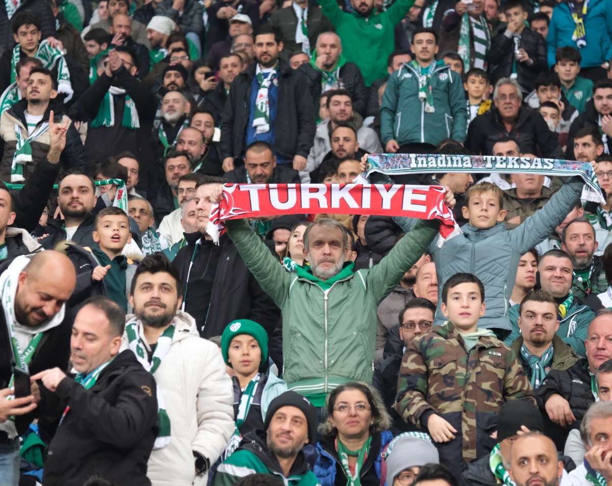 (FOTO GALERİ)Bursaspor-Aliağa FK maçından taraftar fotoğrafları