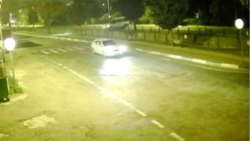 Dereye uçan minibüsün sürücüsü yaralandı