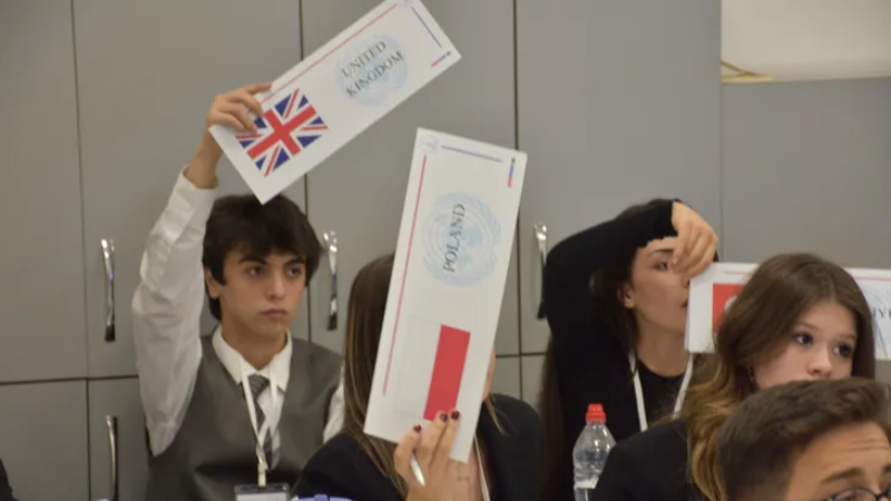 Genç diplomatlar ÇEKMUN'da uluslararası gündemleri tartıştı