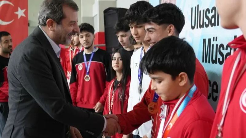 Gürsu’nun sporcularına ödül yağdı