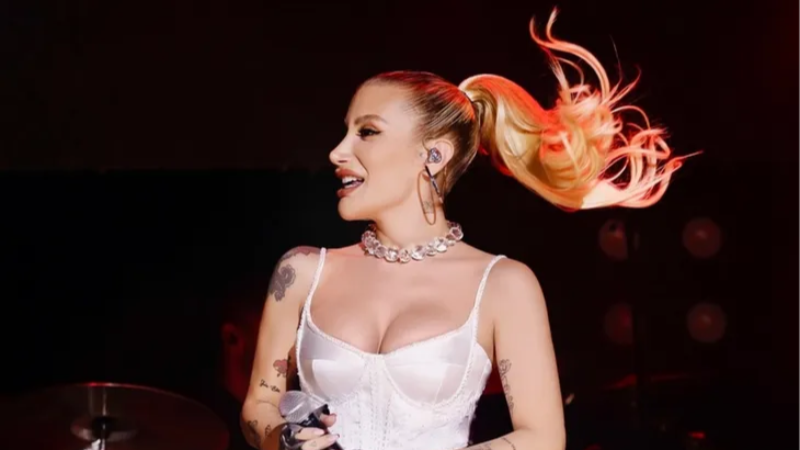 Sezen Aksu’dan İrem Derici’ye özel şarkı